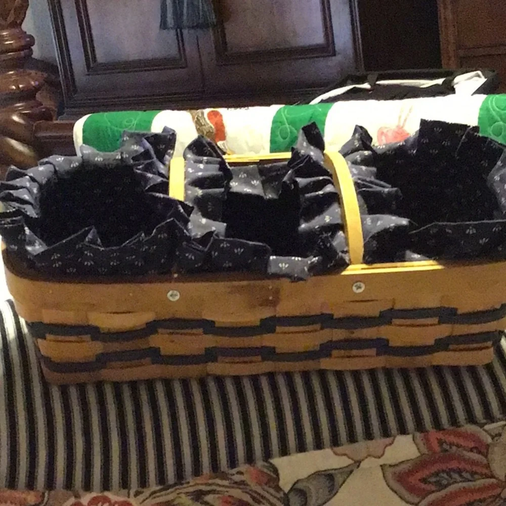Basket with dividers